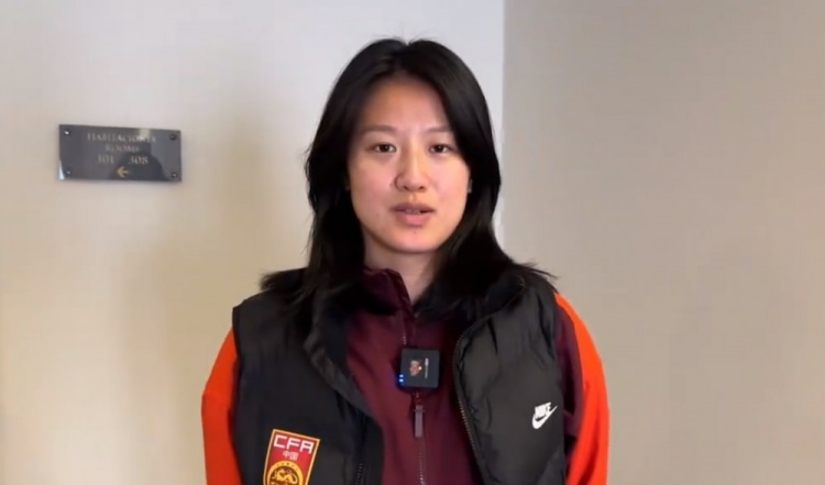 汪琳琳：范迪克是我的偶像和目標(biāo)，希望變成他那樣全面的中后衛(wèi)