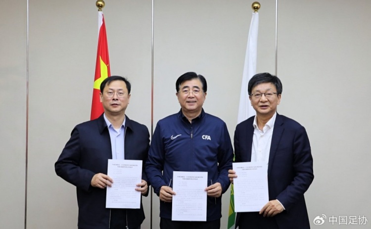 中國(guó)足協(xié)、江蘇省體育局、南京體育學(xué)院簽約共建足球裁判學(xué)院
