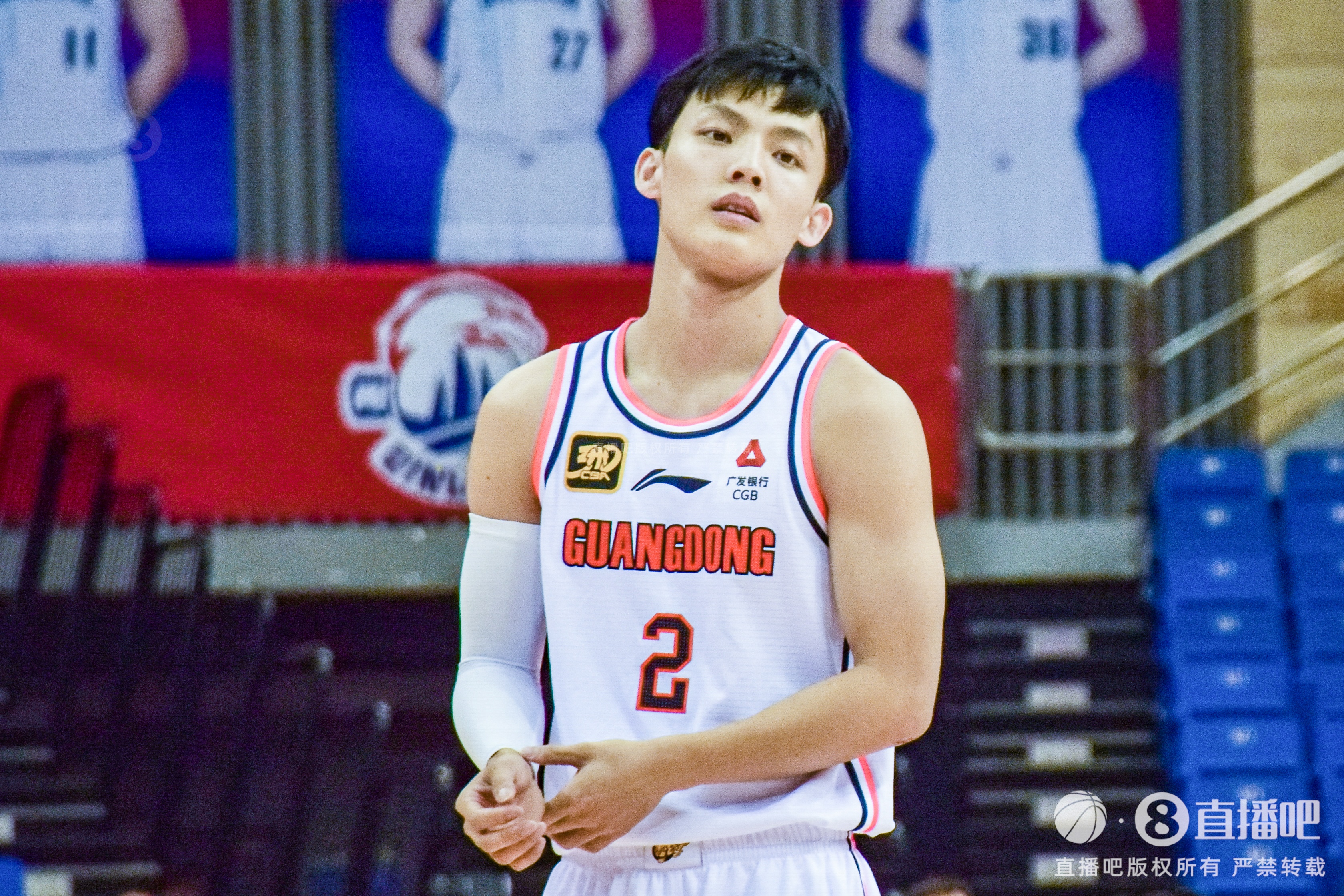 未能救主！徐杰12投7中&三分4中3 得到18分7板2助