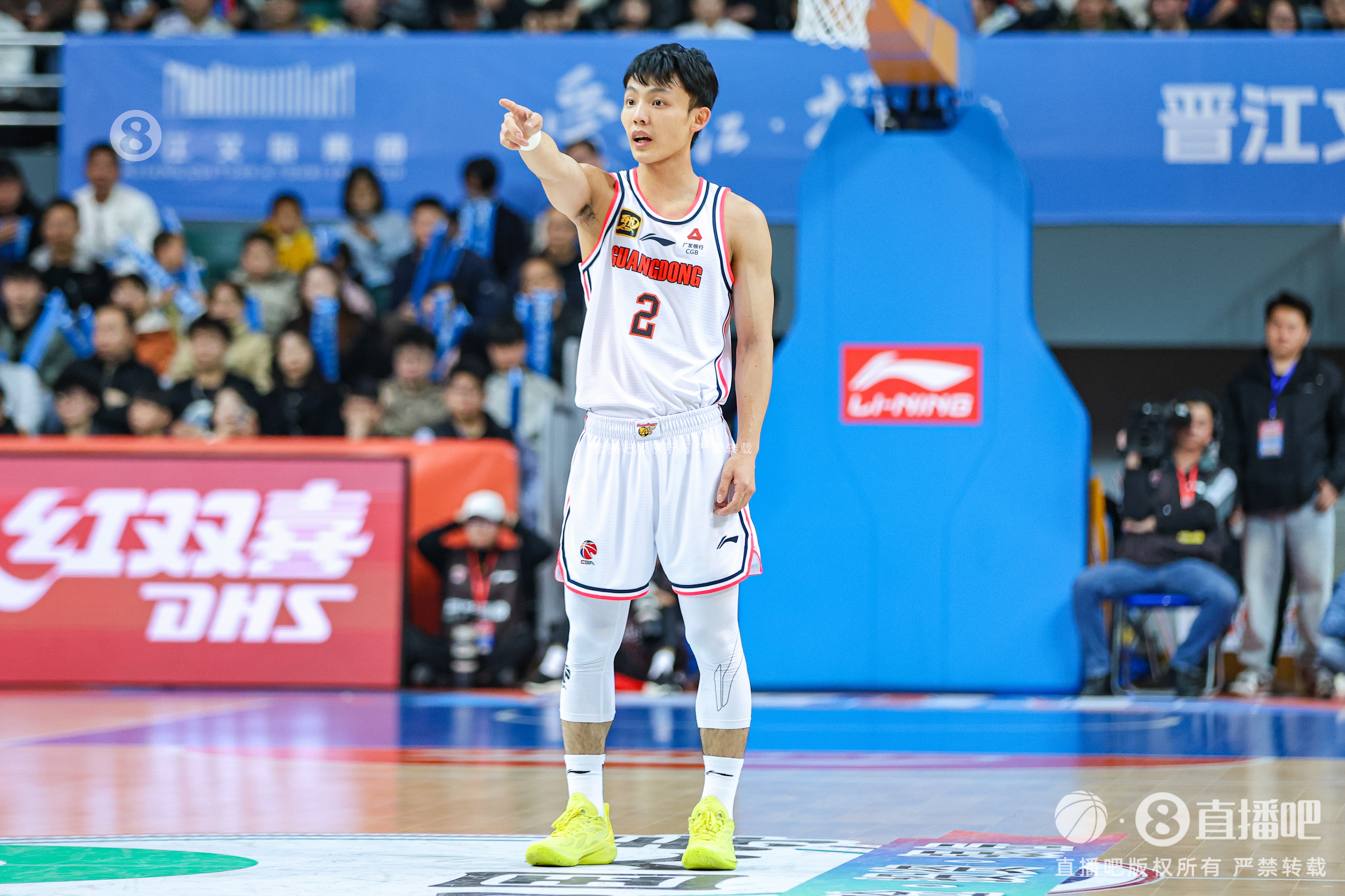 手熱！徐杰打滿首節(jié)5中4拿到10分2助 正負(fù)值+17