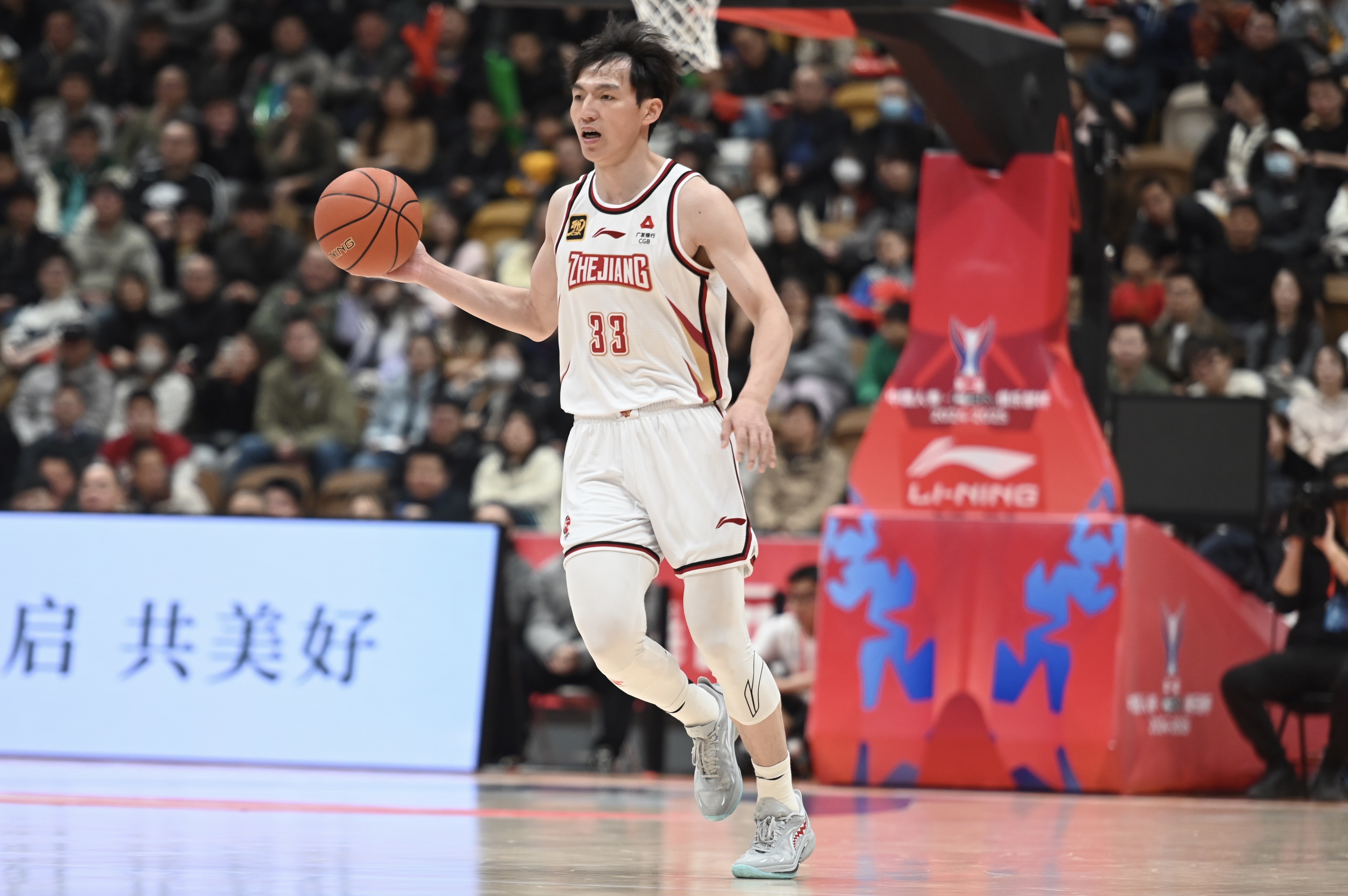 雙槍表現(xiàn)不錯(cuò)！吳前和陸文博均9中5&三分合計(jì)15中7合砍30分