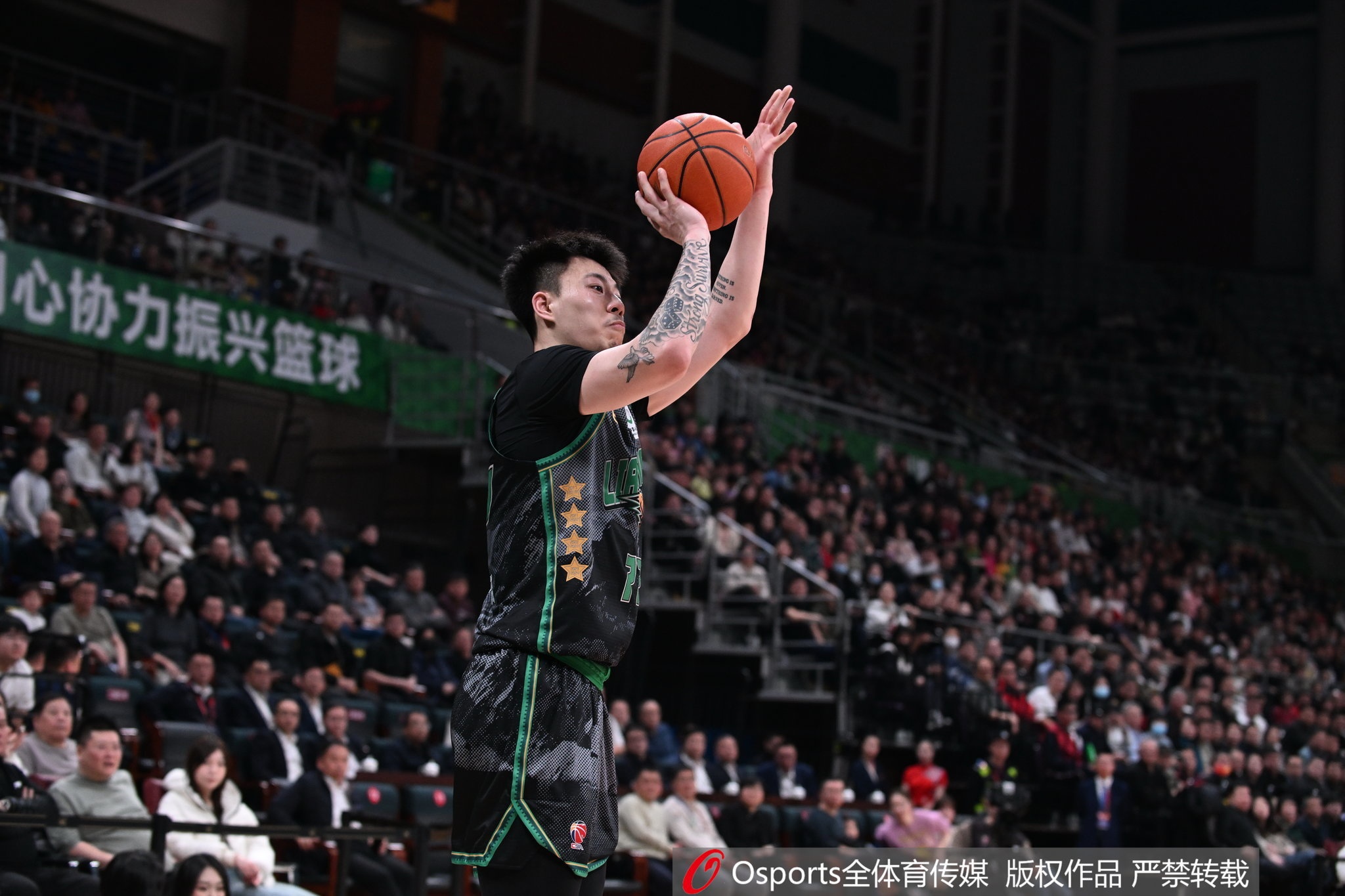中規(guī)中矩！張鎮(zhèn)麟13中5拿到10分7板4助1斷 6失誤略多